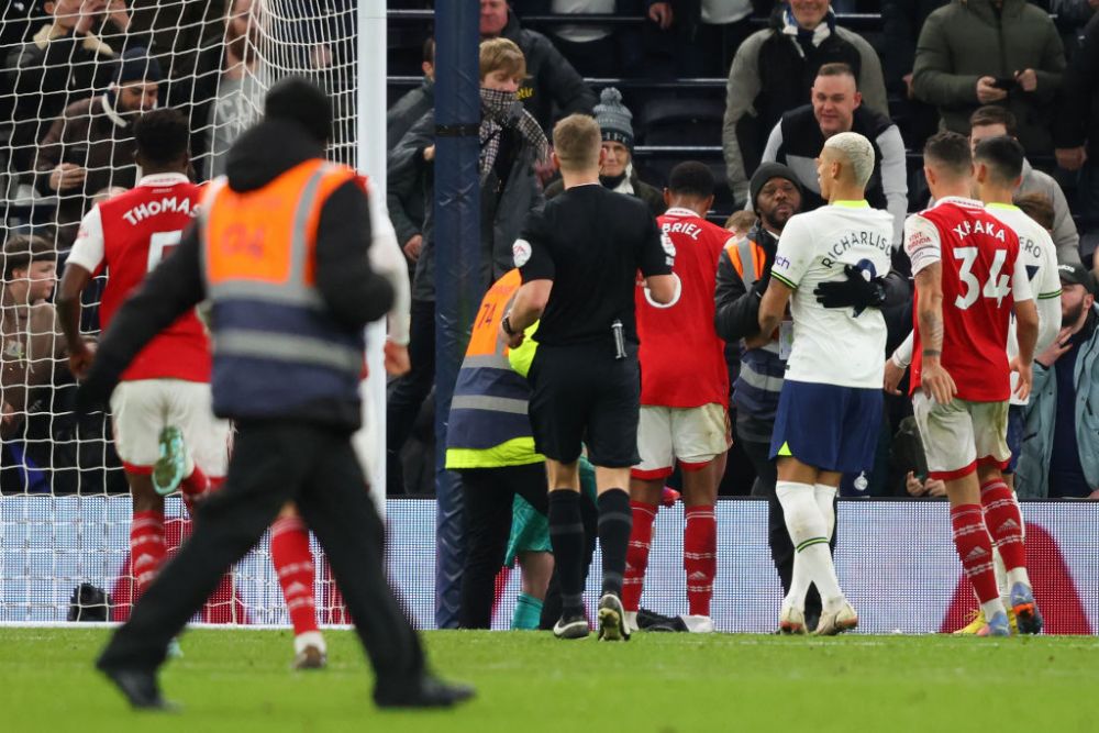 Reacția lui Ramsdale după ce un fan l-a lovit la finalul meciului Tottenham - Arsenal_1