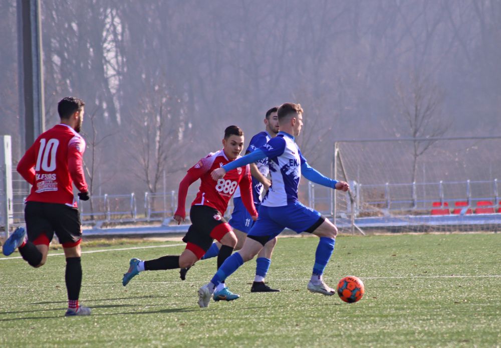Dinamo nu a reușit să treacă de echipa lui Vali Lazăr în primul meci al anului! A debutat unul dintre ”gemenii golului”_22