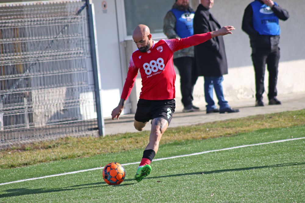 Dinamo nu a reușit să treacă de echipa lui Vali Lazăr în primul meci al anului! A debutat unul dintre ”gemenii golului”_26