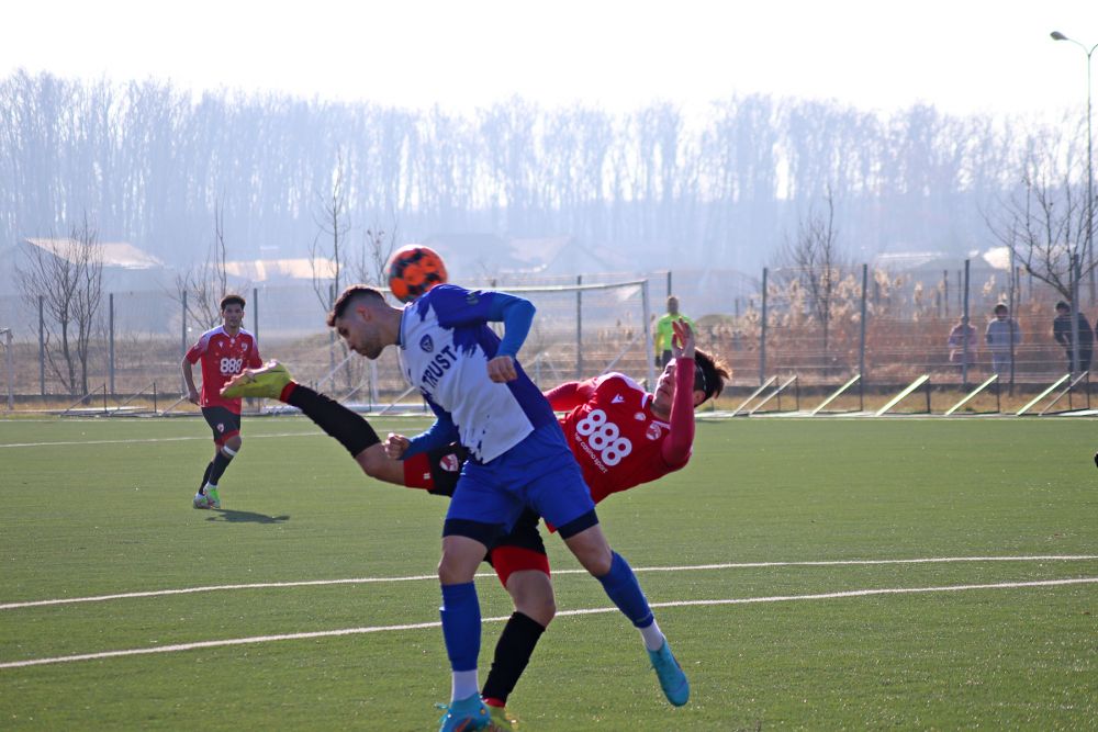 Dinamo nu a reușit să treacă de echipa lui Vali Lazăr în primul meci al anului! A debutat unul dintre ”gemenii golului”_27