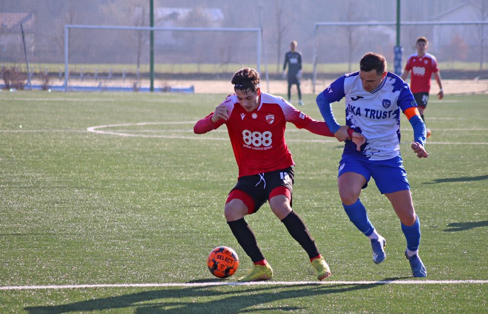 Dinamo nu a reușit să treacă de echipa lui Vali Lazăr în primul meci al anului! A debutat unul dintre ”gemenii golului”_31