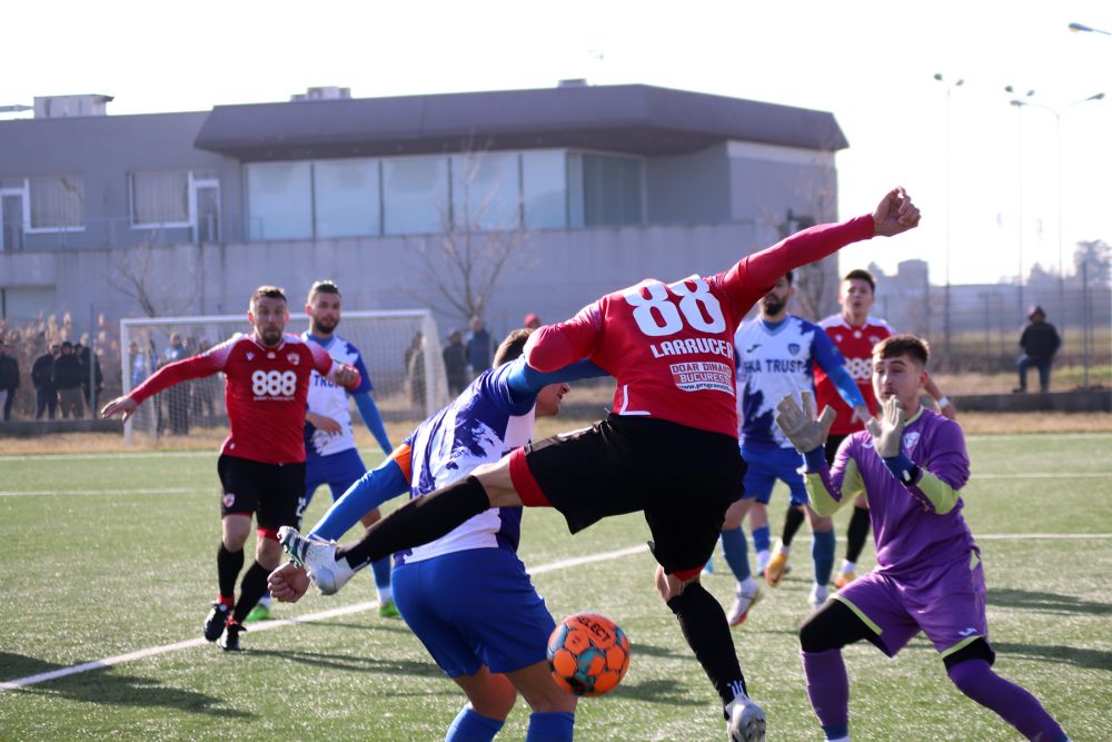 Dinamo nu a reușit să treacă de echipa lui Vali Lazăr în primul meci al anului! A debutat unul dintre ”gemenii golului”_35