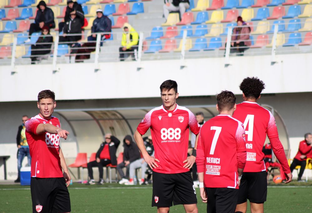 Dinamo nu a reușit să treacă de echipa lui Vali Lazăr în primul meci al anului! A debutat unul dintre ”gemenii golului”_39