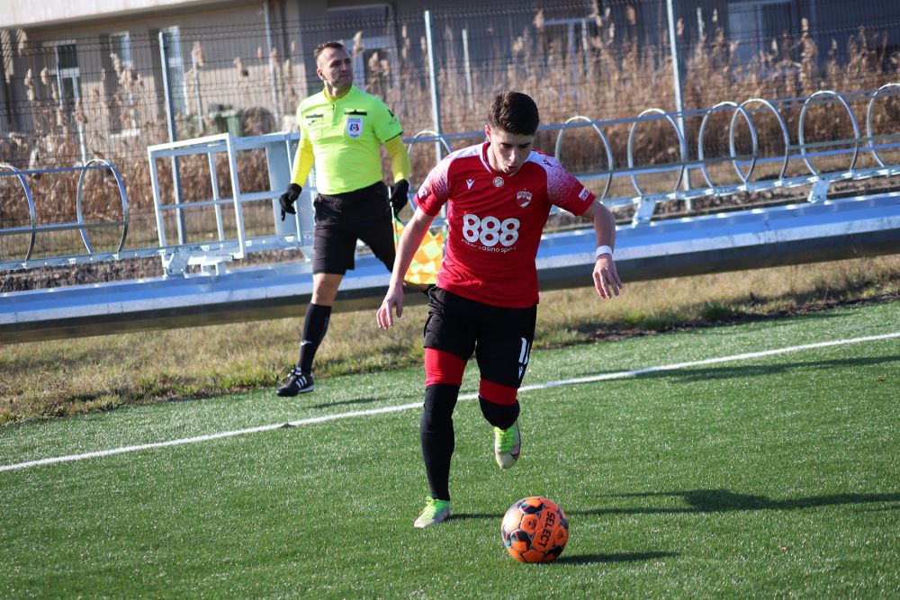 Dinamo nu a reușit să treacă de echipa lui Vali Lazăr în primul meci al anului! A debutat unul dintre ”gemenii golului”_40