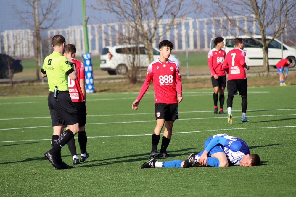 Dinamo nu a reușit să treacă de echipa lui Vali Lazăr în primul meci al anului! A debutat unul dintre ”gemenii golului”_41