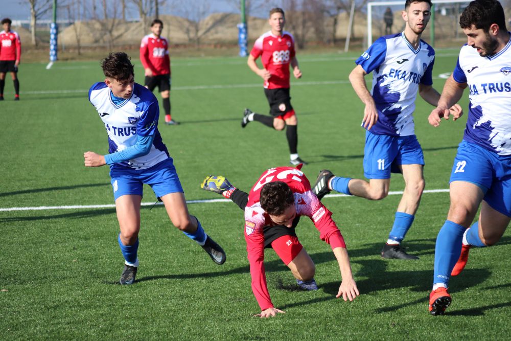 Dinamo nu a reușit să treacă de echipa lui Vali Lazăr în primul meci al anului! A debutat unul dintre ”gemenii golului”_42