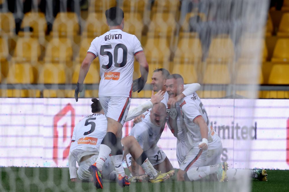 George Pușcaș a marcat golul victoriei pentru Genoa cu echipa lui Fabio Cannavaro, în minutul 90+4!_4