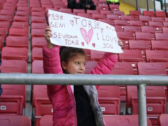 
	Gabi Torje e idol în Turcia! Ce a făcut românul după ce a văzut cu ce mesaj a venit o fetiță în tribune
