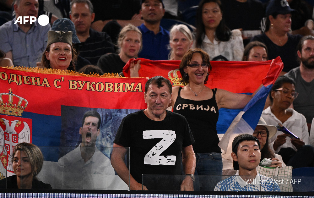 „E interzis pe viață la Australian Open, nu?” Ce tricou a putut să poarte un spectator al meciului Djokovic - Rublev_2