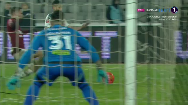 A fost sau nu penalty!? Fotbaliștii lui U Cluj au cerut lovitură de la 11 metri, dar „centralul” Barbu n-a dat nimic_2