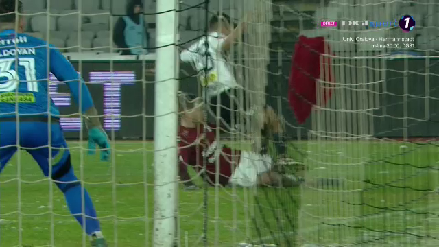 A fost sau nu penalty!? Fotbaliștii lui U Cluj au cerut lovitură de la 11 metri, dar „centralul” Barbu n-a dat nimic_11