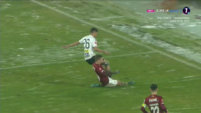 A fost sau nu penalty!? Fotbaliștii lui U Cluj au cerut lovitură de la 11 metri, dar „centralul” Barbu n-a dat nimic_17