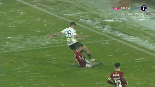 A fost sau nu penalty!? Fotbaliștii lui U Cluj au cerut lovitură de la 11 metri, dar „centralul” Barbu n-a dat nimic_18