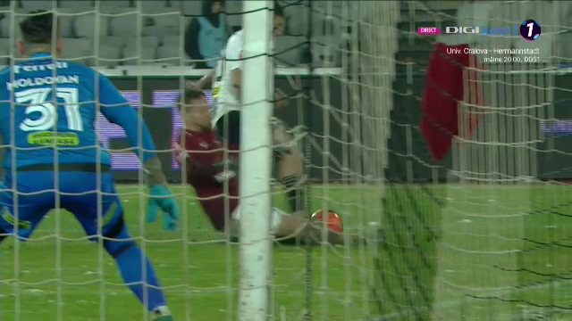 A fost sau nu penalty!? Fotbaliștii lui U Cluj au cerut lovitură de la 11 metri, dar „centralul” Barbu n-a dat nimic_8