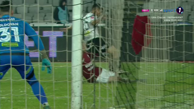 A fost sau nu penalty!? Fotbaliștii lui U Cluj au cerut lovitură de la 11 metri, dar „centralul” Barbu n-a dat nimic_10