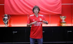 "Aveam 7 ani când m-a luat Benfica!" Povestea lui Miguel Constantinescu, românul care visează să întâlnească trei mari fotbaliști ai lumii_19