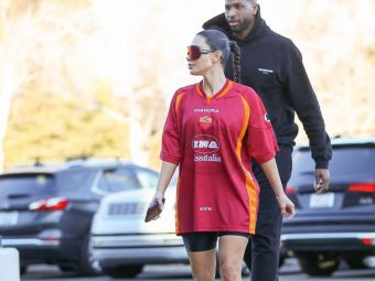 
	Lazio a reacționat după ce Kim Kardashian s-a afișat cu tricoul rivalei AS Roma. Mesajul s-a viralizat imediat
