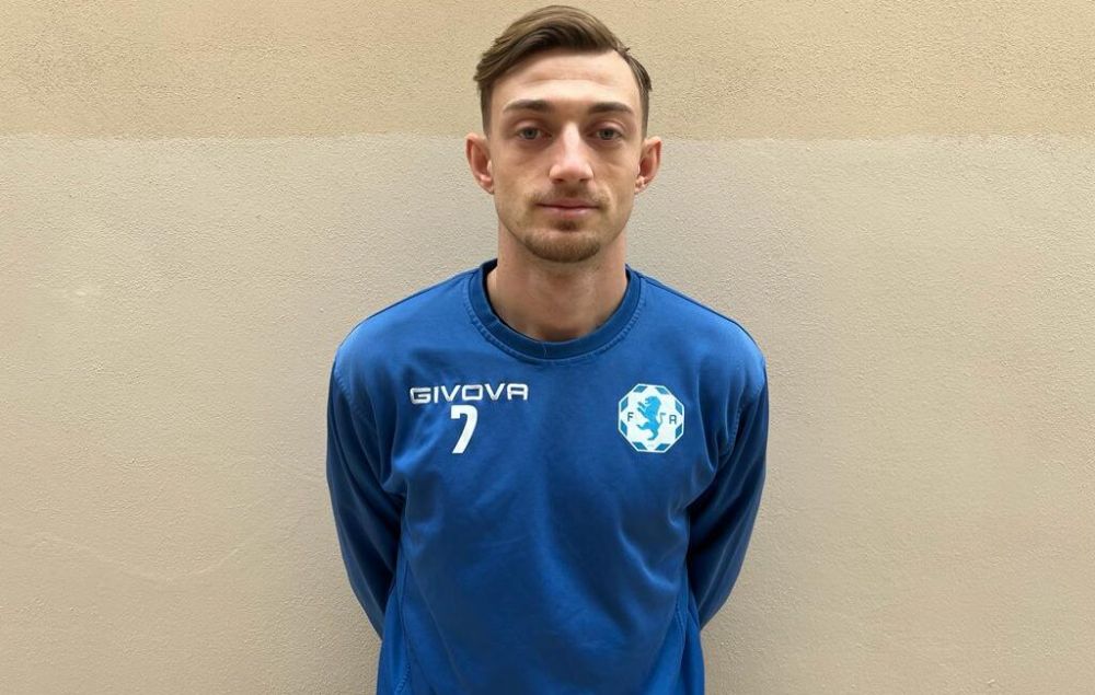 Fostul fotbalist argentinian al lui Dinamo l-a transferat la echipa sa din Italia pe românul Claudiu Micovschi!_9