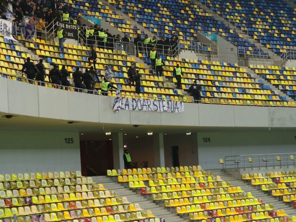 Imagini incredibile pe Arena Națională! Galeria celor de la CSA Steaua s-a infiltrat în peluză și au montat un banner țintind FCSB_6