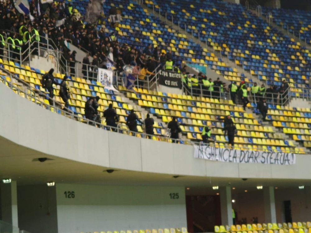 Imagini incredibile pe Arena Națională! Galeria celor de la CSA Steaua s-a infiltrat în peluză și au montat un banner țintind FCSB_7