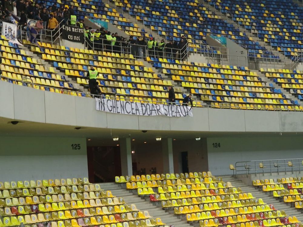 Imagini incredibile pe Arena Națională! Galeria celor de la CSA Steaua s-a infiltrat în peluză și au montat un banner țintind FCSB_9
