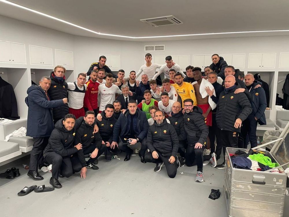 Jose Mourinho și-a pus jucătorii să facă poză de grup după înfrângerea cu Napoli: „Ce ECHIPĂ!” Chipurile lor spun tot_1