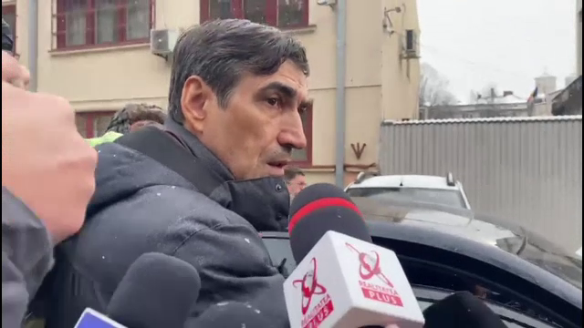 Victor Pițurcă, enervat de protestatarul Marian Ceaușescu la DNA: ”Dacă-ți dai cu ruj, vorbim”_3