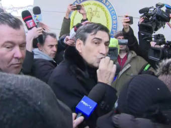 
	Victor Pițurcă, enervat de protestatarul Marian Ceaușescu la DNA: &rdquo;Dacă-ți dai cu ruj, vorbim&rdquo;
