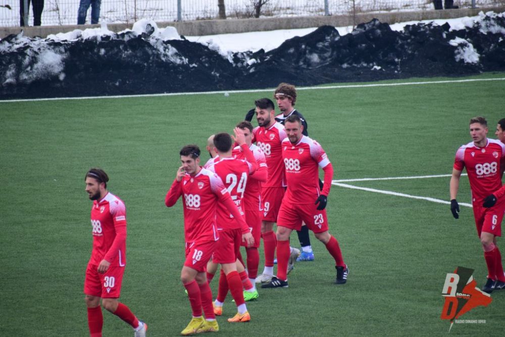Dinamo - CS Blejoi 5-0! Ca pe vremuri: ”Cine vine-n groapă / Fără cinci nu scapă!” + un debut pentru ”câini” în amicalul cu liderul din Liga 3_2