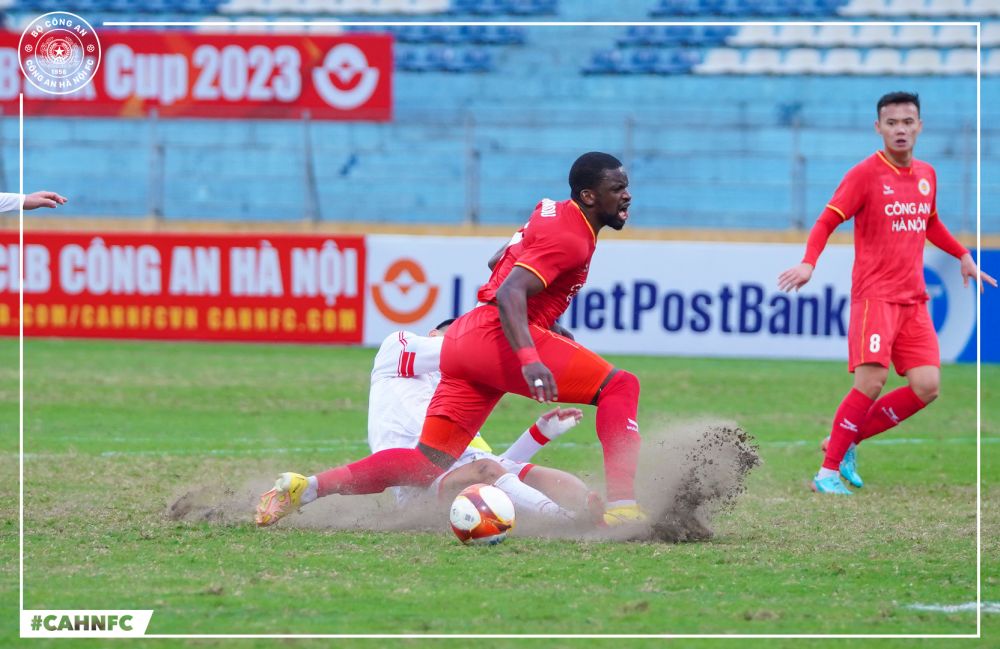 Juvhel Tsoumou, fostul vârf al lui FCSB, a înscris un hat-trick în 13 minute la debutul oficial pentru noua sa echipă! ”Are clasă”_33