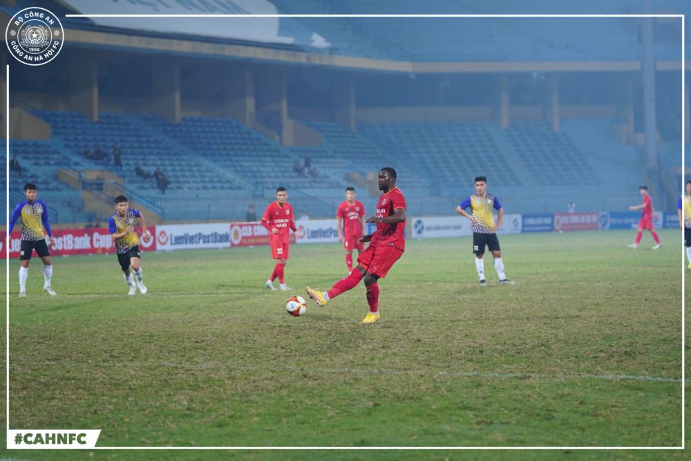 Juvhel Tsoumou, fostul vârf al lui FCSB, a înscris un hat-trick în 13 minute la debutul oficial pentru noua sa echipă! ”Are clasă”_37