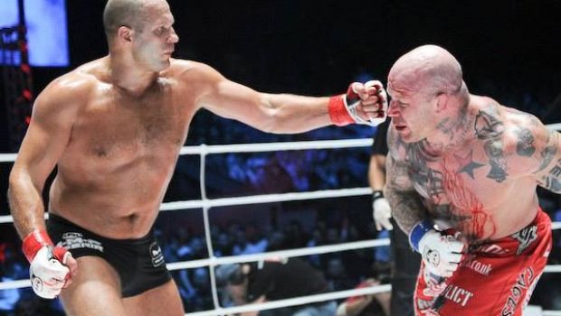 
	Un monstru sacru al MMA s-a retras din activitate cu o înfrângere. Legendarul luptător rus este consilierul lui Putin
