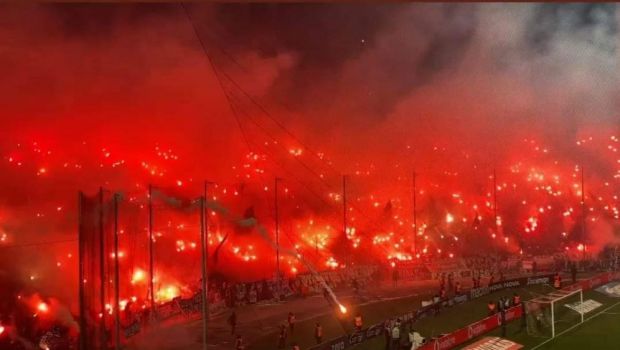 
	Imagini incredibile de la derby-ul din Grecia, întârziat cu 20 de minute! Suporterii lui PAOK au creat o atmosferă incendiară

