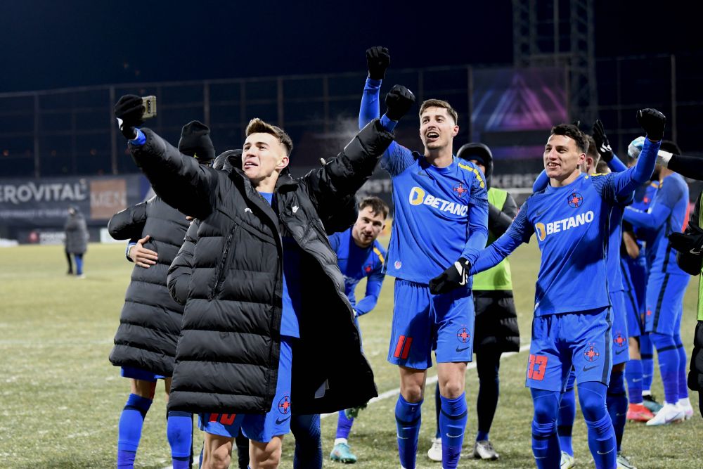 Bucurie fără margini pentru FCSB după victoria din Gruia! Tavi Popescu a dat tonul sărbătorii, alături de galerie: "Așa vă vrem mereu!"_1