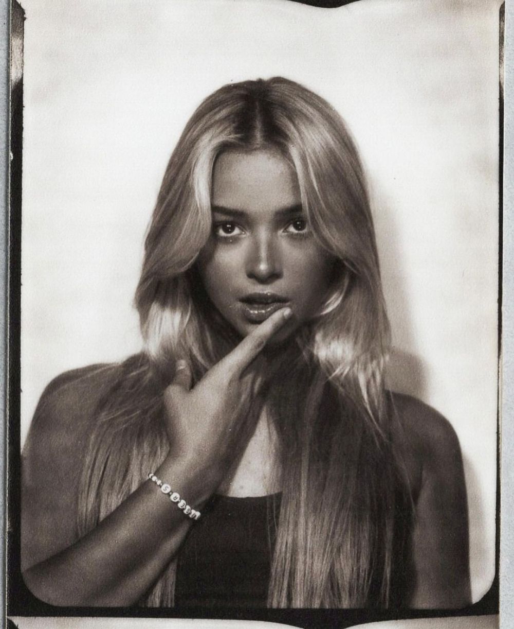 Gimnasta devenită milionară la doar 18 ani și-a incitat fanii cu o serie de fotografii spectaculoase: "Ne-ai ruinat!"_88