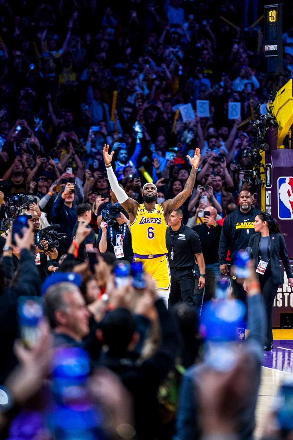 LeBron James, o nouă filă de istorie! A devenit cel mai bun marcator din istoria NBA! Imagini emoționante cu starul lui LA Lakers_16