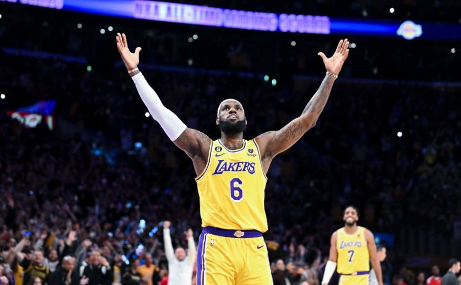 LeBron James, o nouă filă de istorie! A devenit cel mai bun marcator din istoria NBA! Imagini emoționante cu starul lui LA Lakers_3