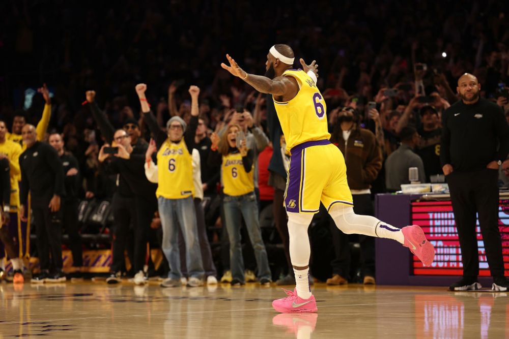 LeBron James, o nouă filă de istorie! A devenit cel mai bun marcator din istoria NBA! Imagini emoționante cu starul lui LA Lakers_10
