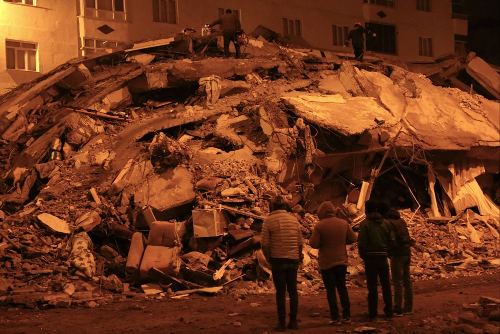Un superfotbalist ajută victimele seismului din Turcia în semn de solidaritate. În ce ipostază a fost surprins jucătorul_2