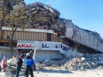 
	Dezastrul de după cutremurul din Turcia: zeci de sportivi sunt morți sau dați dispăruți printre ruine!
