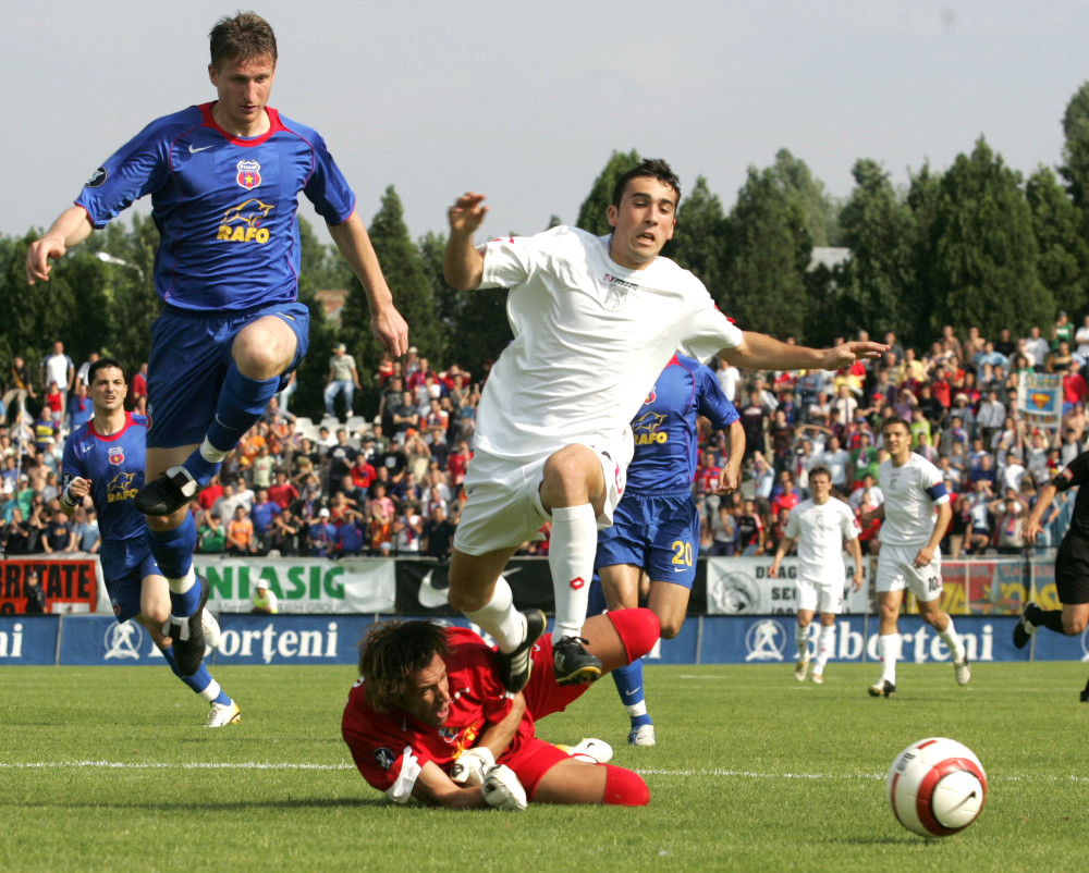 FCSB a fost aproape de finala Cupei UEFA, dar un rival din Liga 1 crede că trebuia să piardă titlul în România în acel sezon!_13