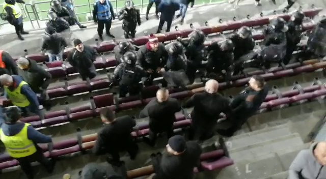 Scandal la finalul meciului Rapid - FCU Craiova! Fanii au încercat să meargă la loja lui Mititelu _3