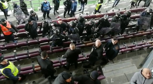 Scandal la finalul meciului Rapid - FCU Craiova! Fanii au încercat să meargă la loja lui Mititelu _5