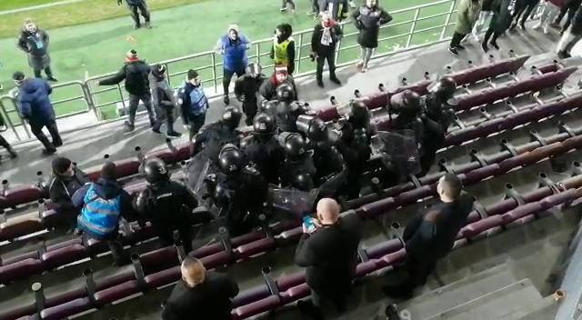 Scandal la finalul meciului Rapid - FCU Craiova! Fanii au încercat să meargă la loja lui Mititelu _6