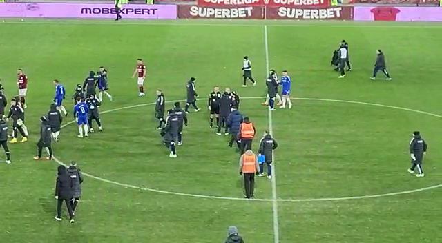 Imaginile care nu s-au văzut la TV: ce a făcut Adrian Mutu imediat după eșecul cu FC U Craiova_5