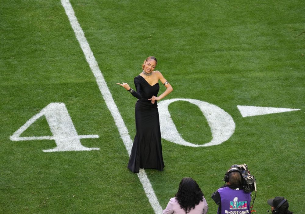 Tânăra care a 'transmis' show-ul Rihannei pentru persoanele cu deficiențe de auz, adevăratul star de la Super Bowl: "Tu ai fost vedeta!"_3