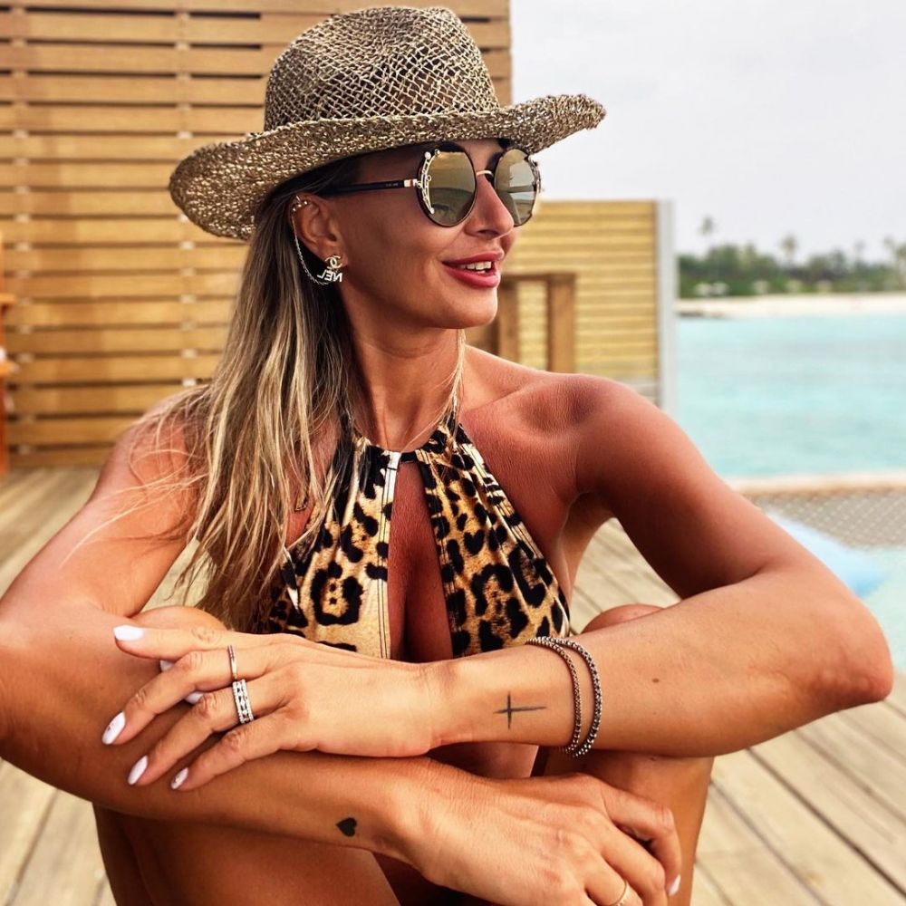 Crina Abrudan e noua senzație de la Survivor România! La 45 de ani, vedeta face furori pe Instagram cu trupul său _15