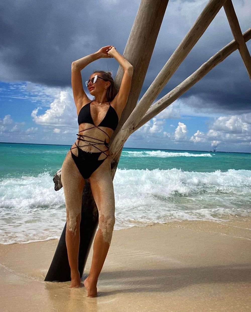 Crina Abrudan e noua senzație de la Survivor România! La 45 de ani, vedeta face furori pe Instagram cu trupul său _54