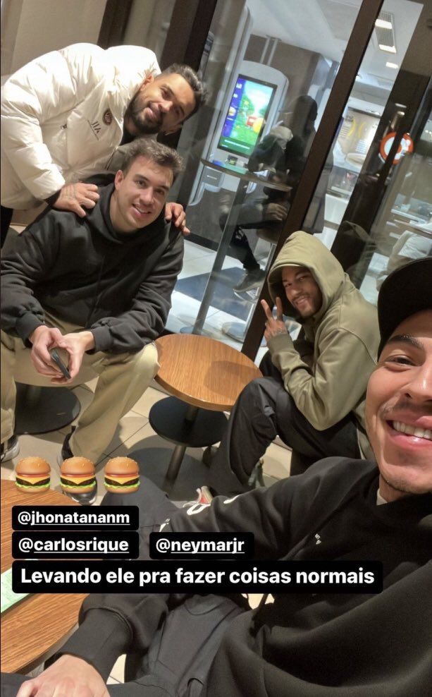Mbappe le-a cerut colegilor să doarmă bine după înfrângerea cu Bayern, Neymar s-a dus la poker: imaginile care i-au înfuriat pe fani_2