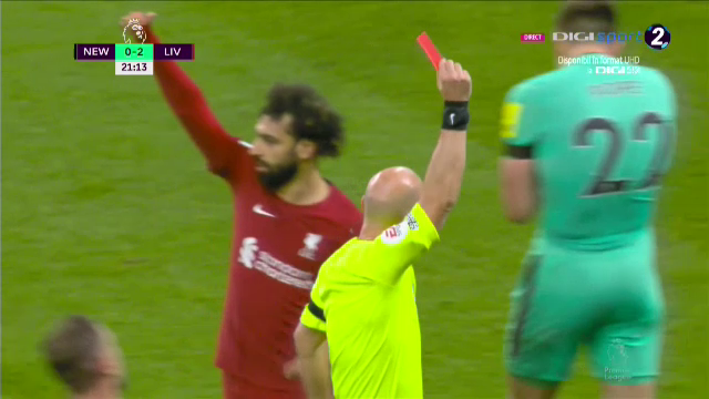 Ce-a fost în capul lui?! Arbitrul i-a arătat direct cartonașul roșu portarului de la Newcastle în meciul cu Liverpool_24
